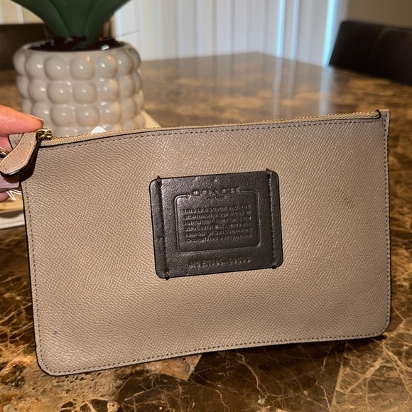 Coach sm tote Wally
Tan - Picture 1 of 3
